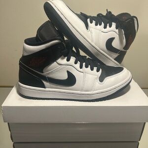 Nike Jordan 1 Black and White High-Top Sneakers 💥